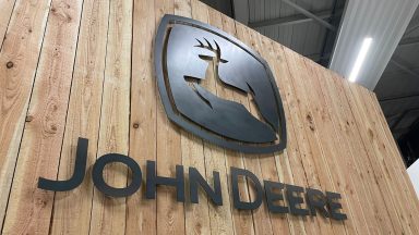 John Deere Schild im John Deere Werk Zweibrücken